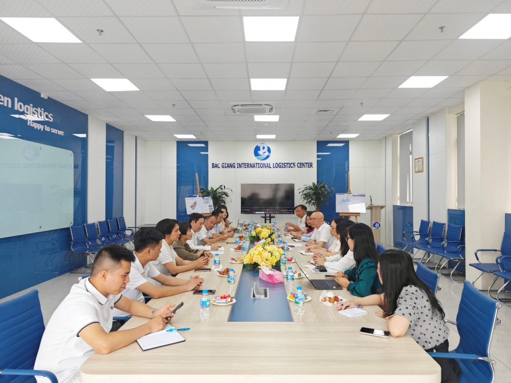 trung tâm logistics