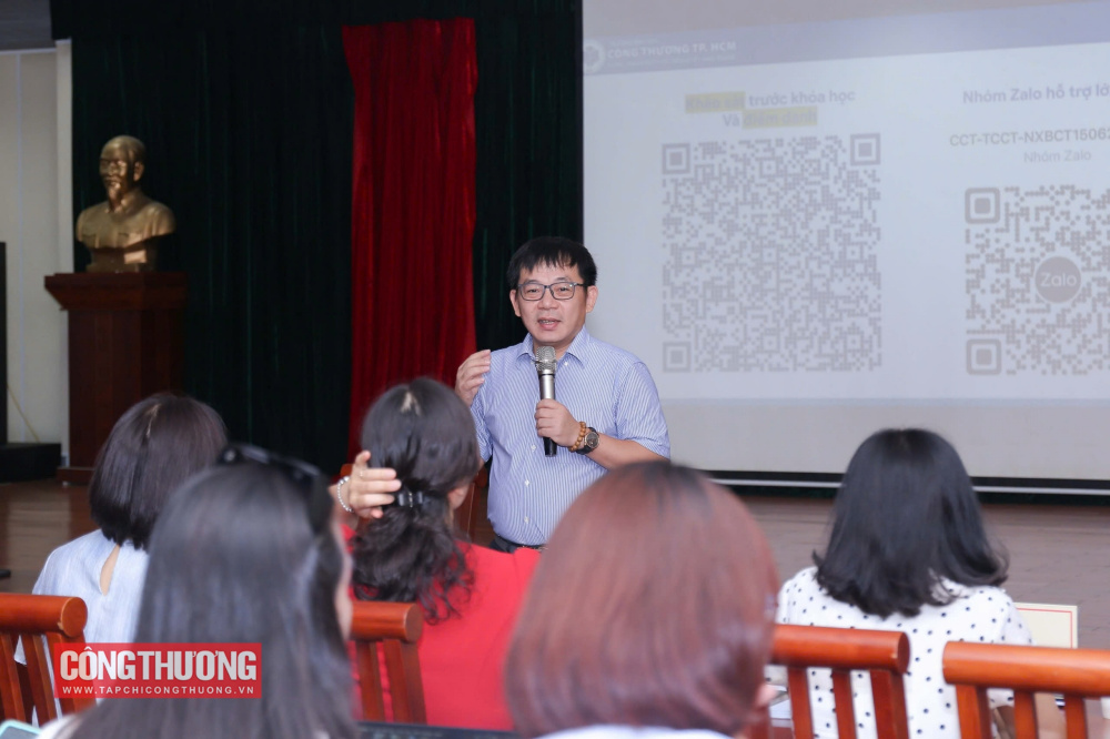 Giảng viên Phạm Ngọc Sơn hướng dẫn ứng dụng NotebookLM trong xử lý hồ sơ và văn bản