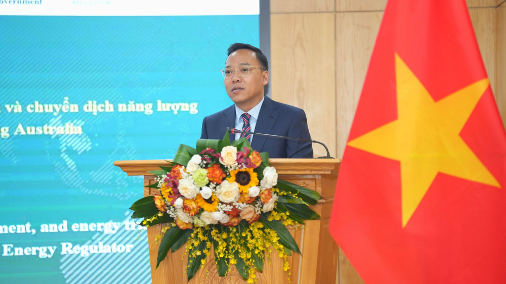 Thứ trưởng Bộ Công Thương Nguyễn Hoàng Long phát biểu tại Lễ ký kết Bản ghi nhớ giữa Cục Điện lực và Cơ quan Điều tiết Năng lượng Australia (AER)