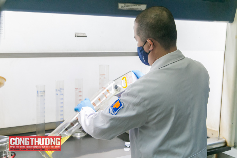 Tổng kho Xăng dầu Nhà Bè vận hành đồng thời hai phương pháp phối trộn Inline và Intank với công suất khoảng 9.000 m³/ngày