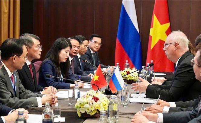 Thủ tướng Chính phủ Lê Minh Hưng tiếp Tổng Giám đốc Quỹ Đầu tư trực tiếp Nga Kiril Dmitriev. (Ảnh: TTXVN)
