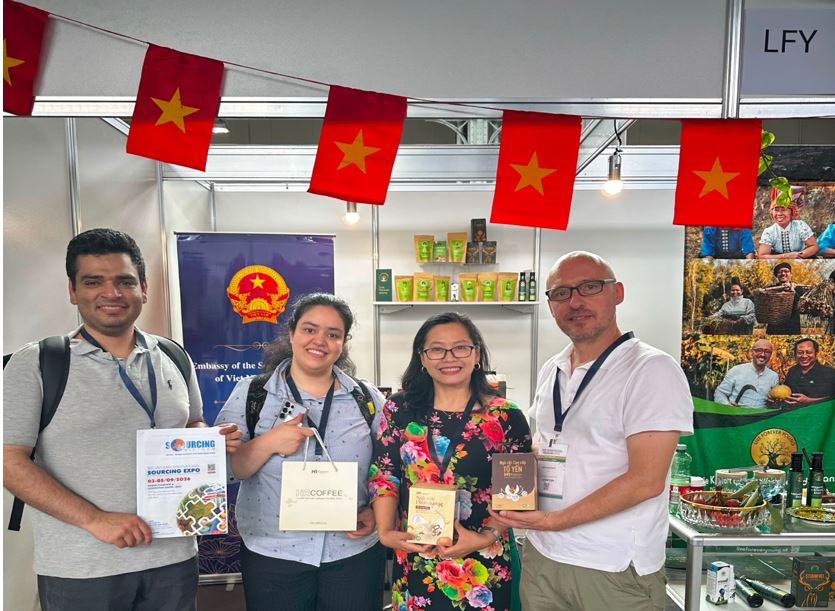 thương vụ áo kết nối sản phẩm
