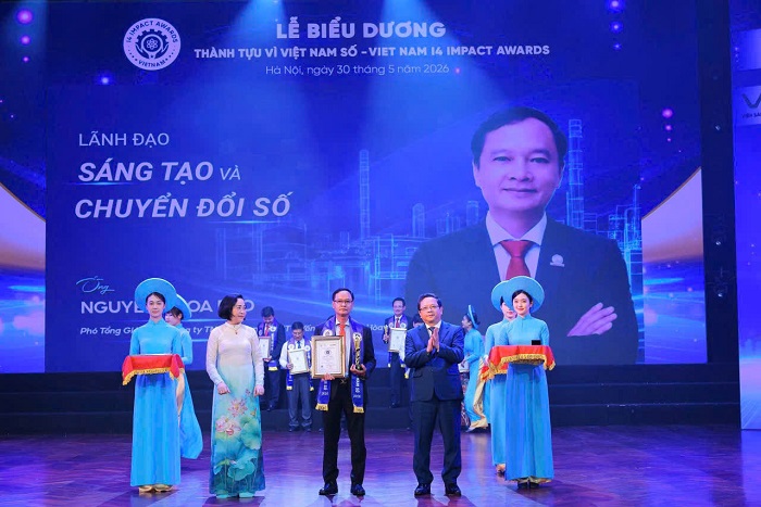 ông Nguyễn Khoa Bảo - Phó Tổng Giám đốc Công ty Yến sào Khánh Hòa - được vinh danh ở hạng mục Lãnh đạo Sáng tạo và Chuyển đổi số thuộc nhóm giải thưởng Quản trị và Năng lực lãnh đạo.