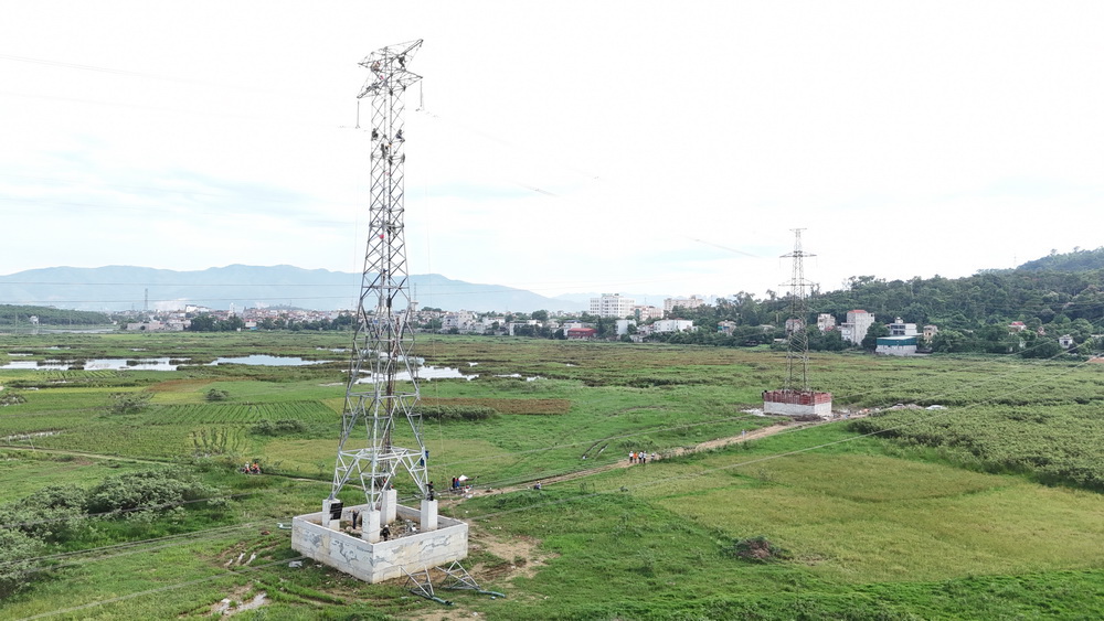 Hoàn thành xử lý đường dây truyền tải điện 220kV Hòa Bình - Tây Hà Nội
