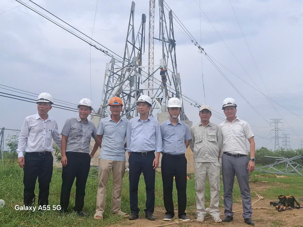 Hoàn thành xử lý đường dây truyền tải điện 220kV Hòa Bình - Tây Hà Nội