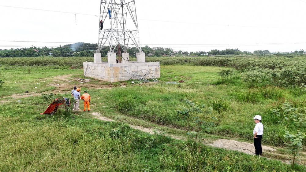 Hoàn thành xử lý đường dây truyền tải điện 220kV Hòa Bình - Tây Hà Nội