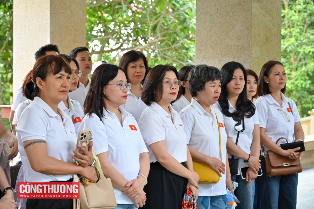 Tạp chí Công Thương tổ chức chương trình “Về nguồn” tại Tân Trào, Tuyên Quang