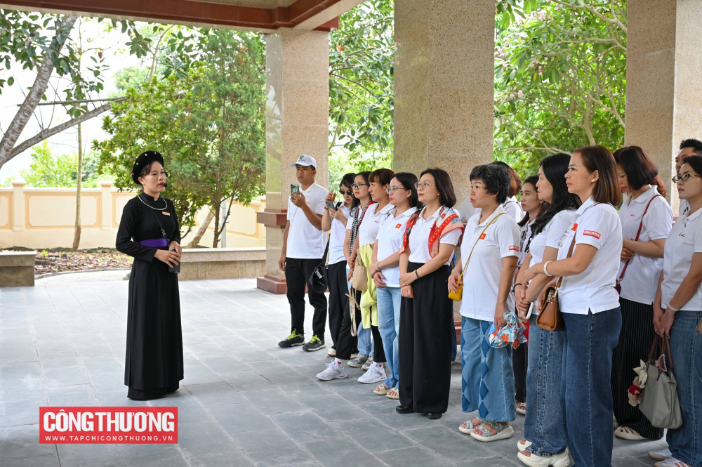Tạp chí Công Thương tổ chức chương trình “Về nguồn” tại Tân Trào, Tuyên Quang