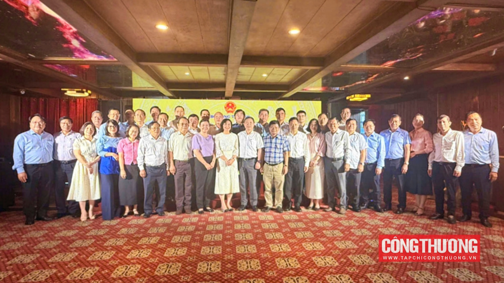 Thứ trưởng Phan Thị Thắng cùng lãnh đạo các cơ quan báo chí tại chương trình gặp mặt