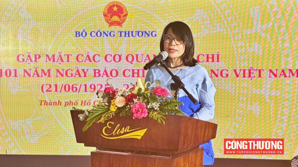 Bà Mai Thu Hiền, Phó Vụ trưởng Vụ Kế hoạch, Tài chính và Quản lý doanh nghiệp thông tin về tình hình hoạt động của ngành Công Thương trong 5 tháng đầu năm 2026