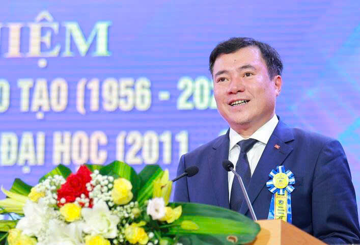 thứ trưởng Tân