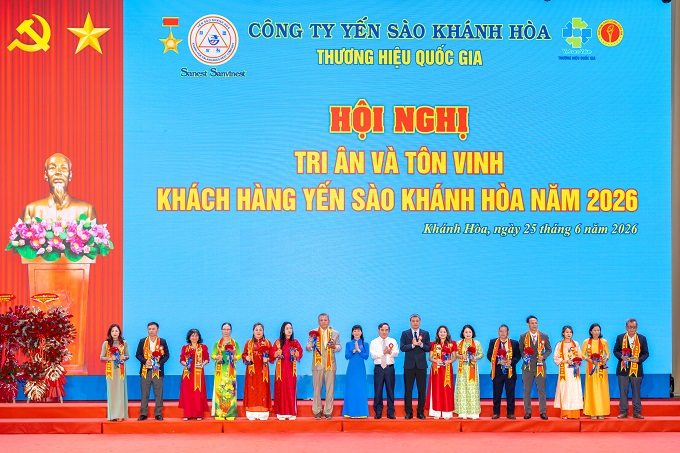 Trao thưởng cho Nhà phân phối Kim cương