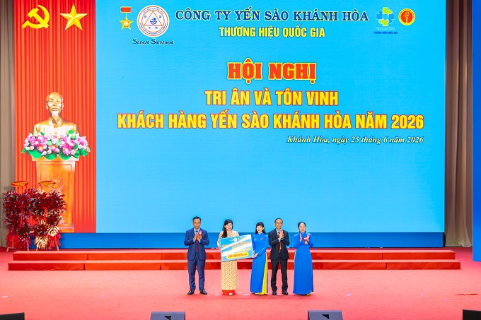 Trao tặng 200 triệu đồng cho “Quỹ nhân ái Khánh Hòa” của Hội Bảo trợ Người khuyết tật, Bệnh nhân nghèo và Quyền trẻ em tỉnh Khánh Hòa
