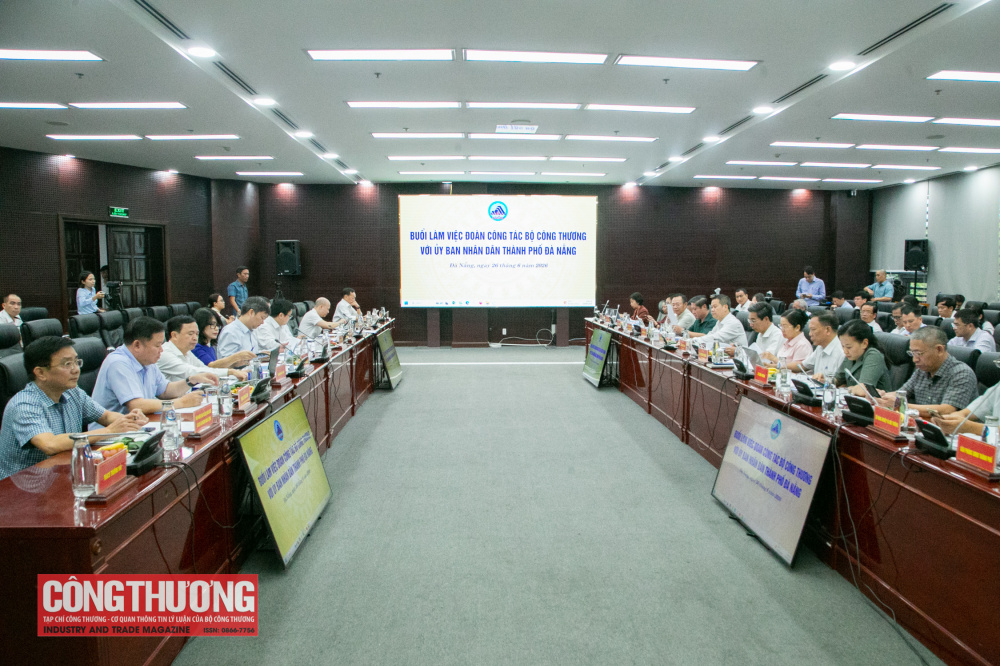 Đoàn công tác Bộ Công Thương do Thứ trưởng Trương Thanh Hoài làm Trưởng đoàn đã có buổi làm việc với UBND thành phố Đà Nẵng về tình hình phát triển công nghiệp và năng lượng.