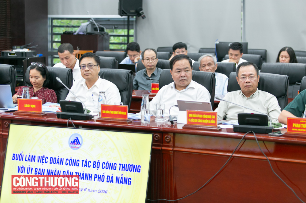 tham dự