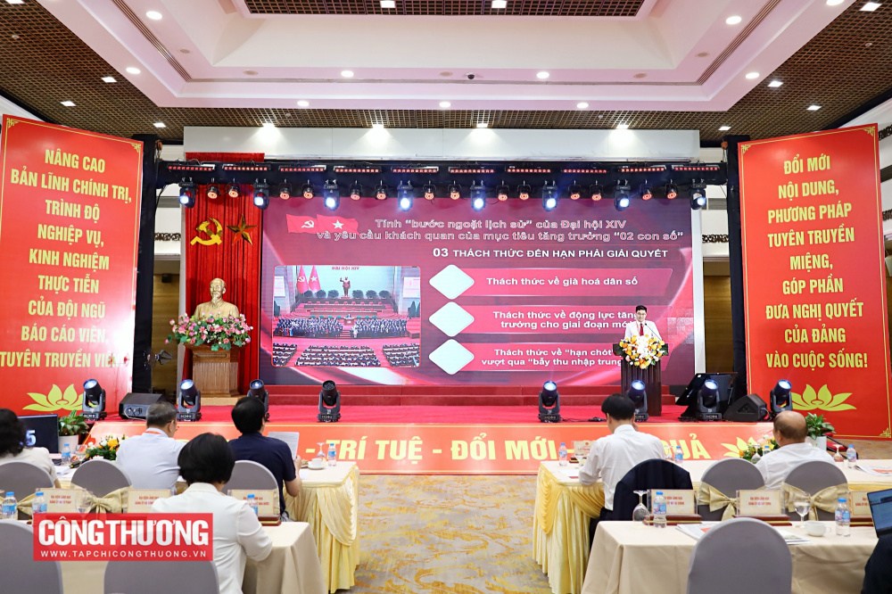 Một số hình ảnh của các thí sinh tại Hội thi Báo cáo viên, Tuyên truyền viên giỏi Đảng bộ Chính phủ năm 2026