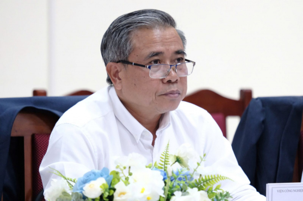 TS. Anousak Phongsavath - Viện trưởng Viện Công nghiệp, Thương mại và Năng lượng Lào phát biểu tại buổi làm việc. 
