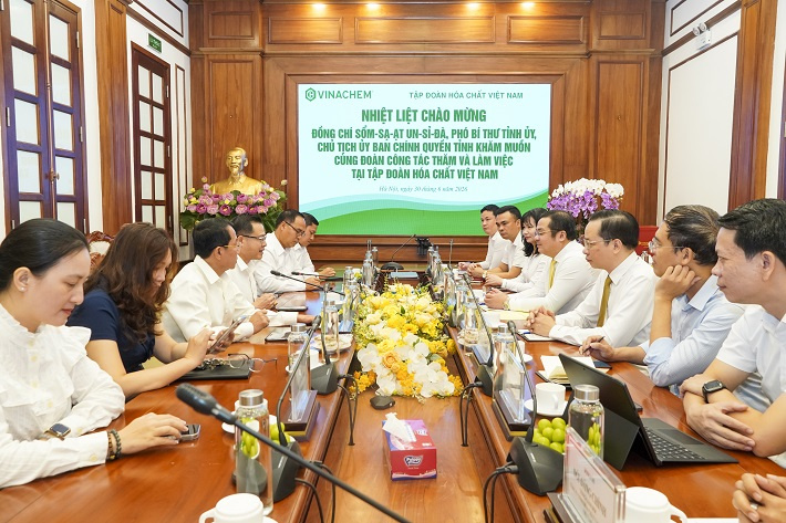 vinachem làm việc