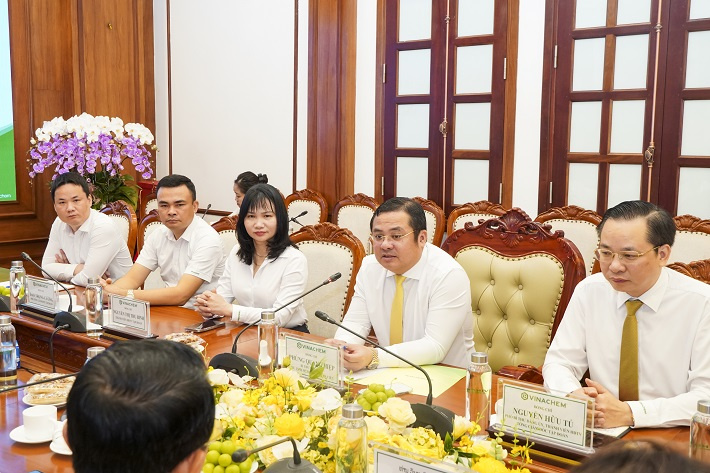 vinachem làm việc 2