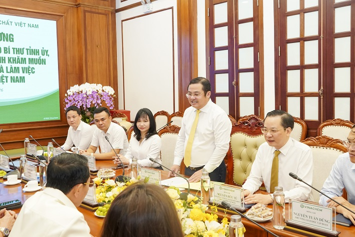 vinachem làm việc 4