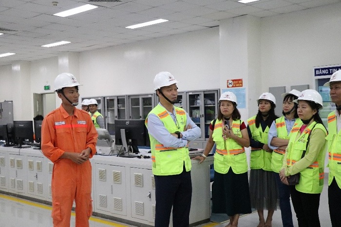 Công ty Nhiệt điện Vĩnh Tân đón đoàn giảng viên, học viên của Học viện Chính trị Quốc gia Hồ Chí Minh - Học viện Chính trị khu vực II đến nghiên cứu thực tế