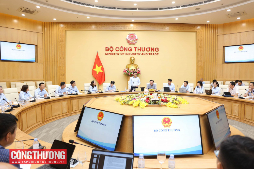 Bộ trưởng Bộ Công Thương Lê Mạnh Hùng chủ trì cuộc làm việc với Vụ Chính sách thương mại đa biên và Văn phòng Ban chỉ đạo liên ngành về hội nhập quốc tế về kinh tế