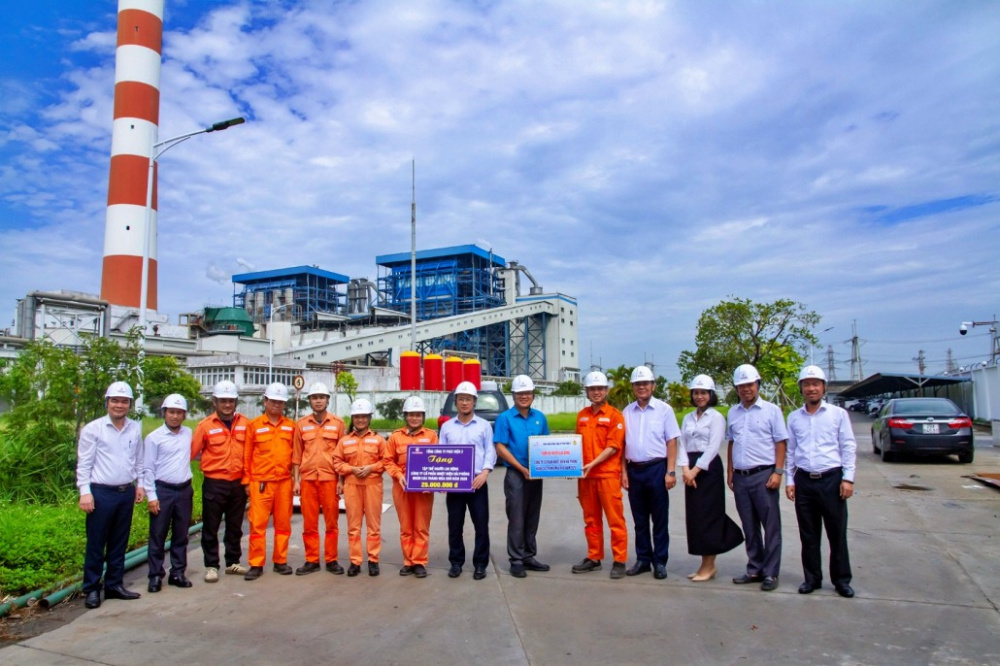 thăm hỏi động viên người lao động