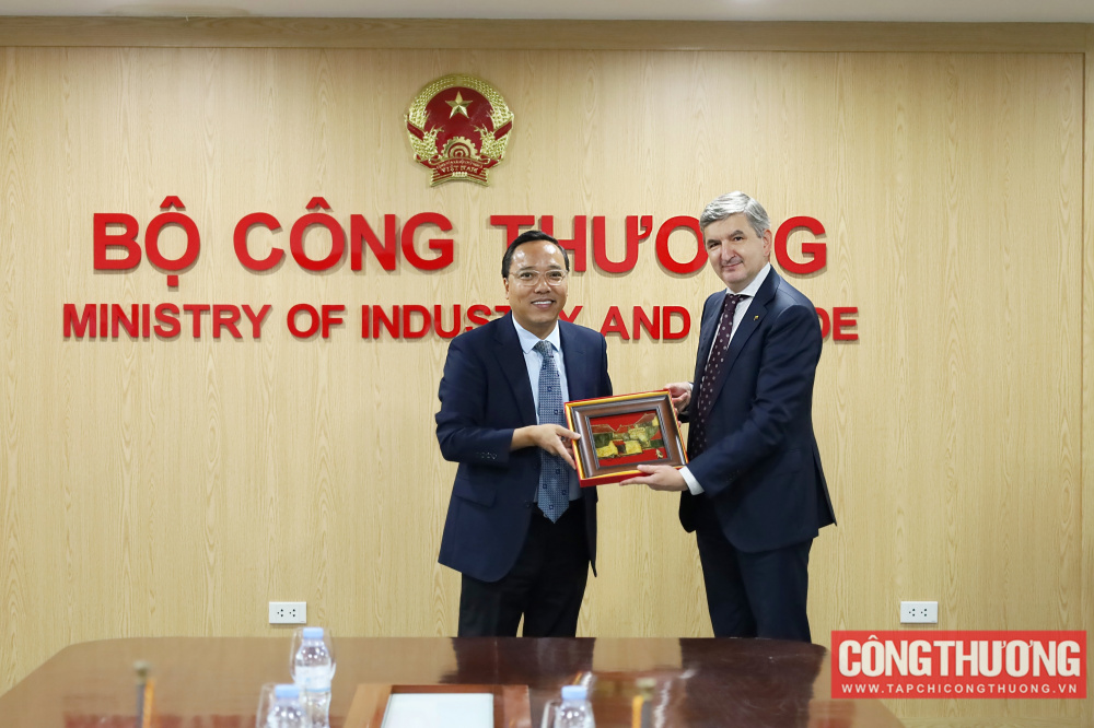 Thứ trưởng Nguyễn Hoàng Long tiếp Bộ trưởng Bộ Năng lượng Litva