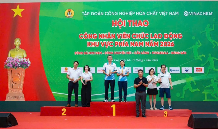 trao giải
