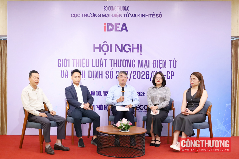 Ông Hoàng Ninh - Phó Cục trưởng Cục Thương mại điện tử và Kinh tế số điều phối phiên tọa đàm