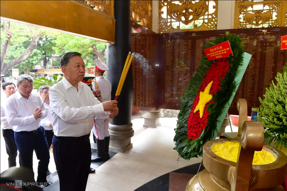 Description: tổng bí thư
