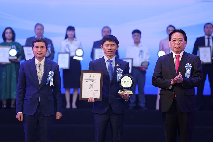 Công ty Cổ phần Nước giải khát Sanest Khánh Hòa vinh dự nhận chứng nhận “Top 10 Nhãn hiệu nổi tiếng Việt Nam 2026”.