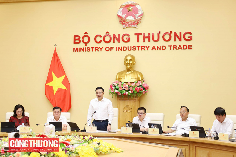 Bộ trưởng Lê Mạnh Hùng phát biểu kết luận tại hội nghị.
