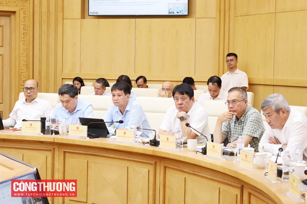 Bộ trưởng Lê Mạnh Hùng yêu cầu toàn ngành Công Thương tập trung cao độ để hoàn thành các mục tiêu, chỉ tiêu được Chính phủ giao, đồng thời triển khai quyết liệt các giải pháp tháo gỡ điểm nghẽn, nâng cao hiệu quả quản lý nhà nước