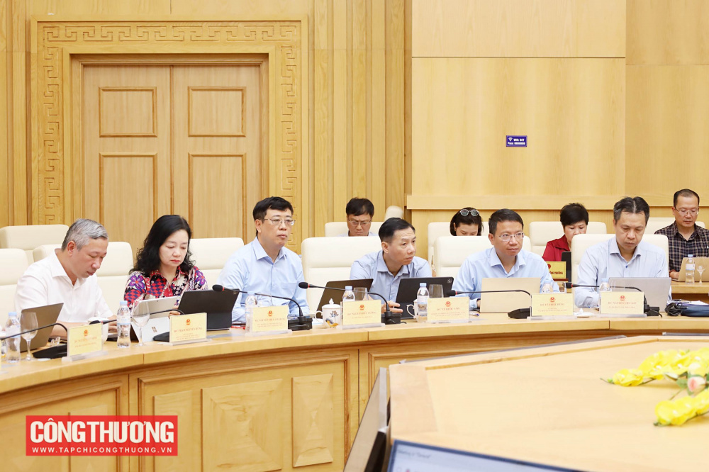 Bộ trưởng Lê Mạnh Hùng yêu cầu toàn ngành Công Thương tập trung cao độ để hoàn thành các mục tiêu, chỉ tiêu được Chính phủ giao, đồng thời triển khai quyết liệt các giải pháp tháo gỡ điểm nghẽn, nâng cao hiệu quả quản lý nhà nước