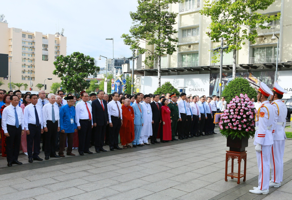 Chủ tịch Hồ Chí Minh