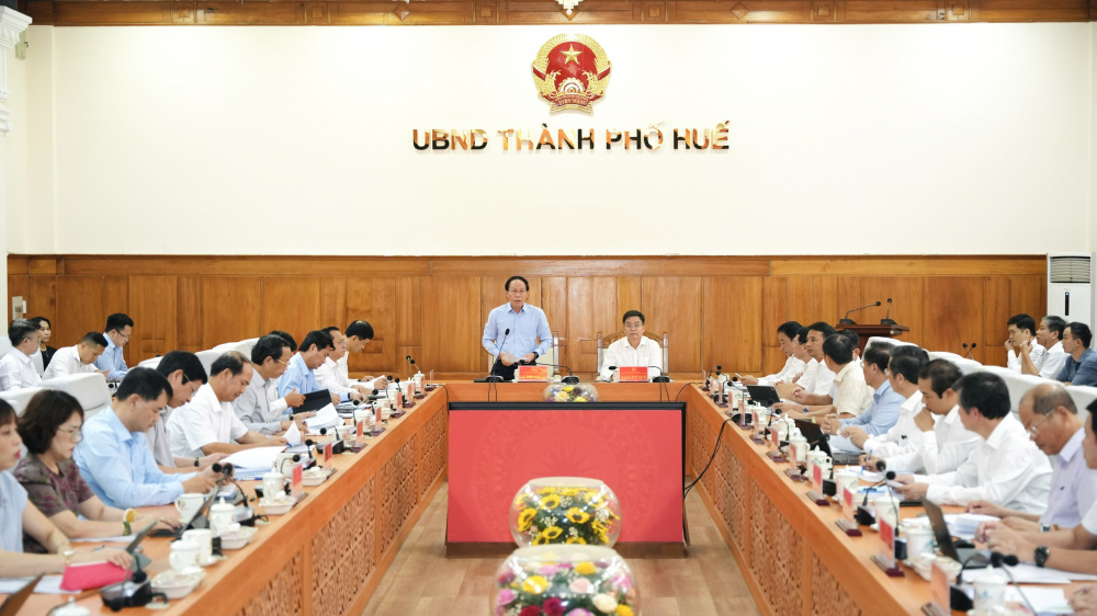 Phó Thủ tướng Chính phủ Lê Tiến Châu làm việc với lãnh đạo thành phố Huế về thực hiện mục tiêu tăng trưởng trên 10% - Ảnh: hue.gov.vn