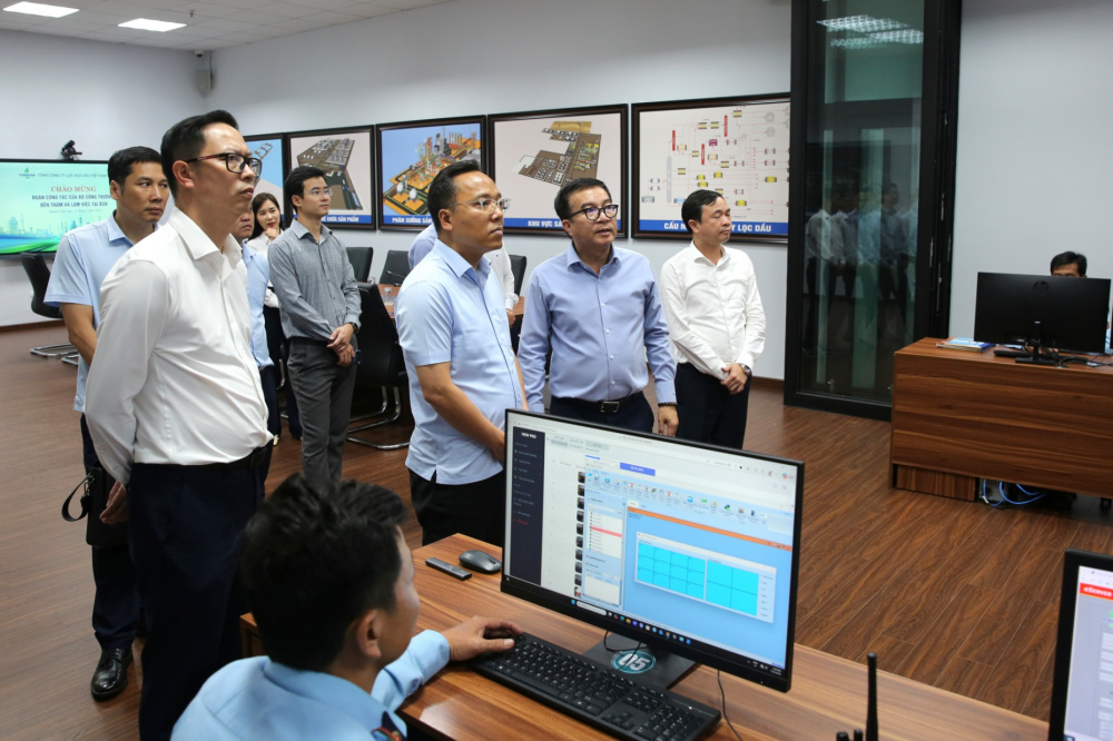 Thứ trưởng Nguyễn Hoàng Long làm việc với BSR 