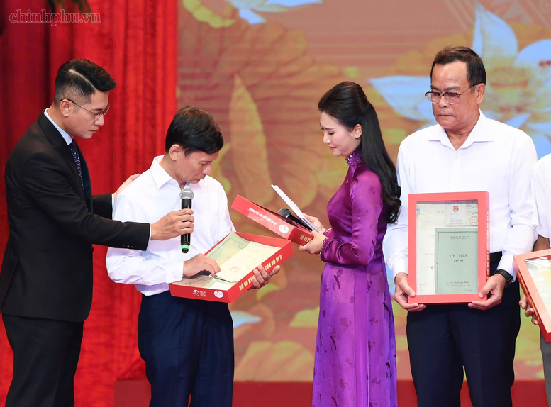 Description: Thủ tướng Chính phủ phát động "Phong trào đẩy mạnh chăm lo người có công với cách mạng"- Ảnh 9.