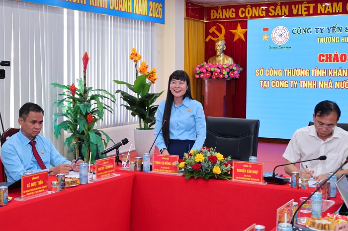 Bà Trịnh Thị Hồng Vân phát biểu tại buổi làm việc.