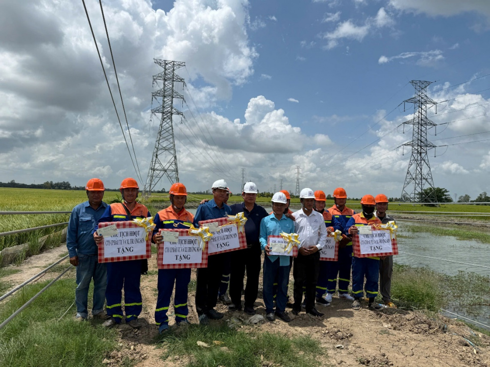 Chủ tịch HĐQT Trường Sơn (TSA) trực tiếp tới công trường, động viên cán bộ nhân viên đẩy nhanh tiến độ Dự án đường dây 110kV Châu Đốc – Cái Dầu