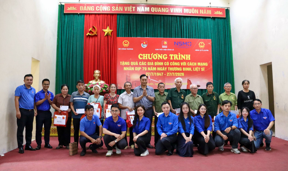 Chương trình tặng quà các gia đình có công với Cách mạng nhân dịp 79 năm Ngày Thương binh - Liệt sĩ