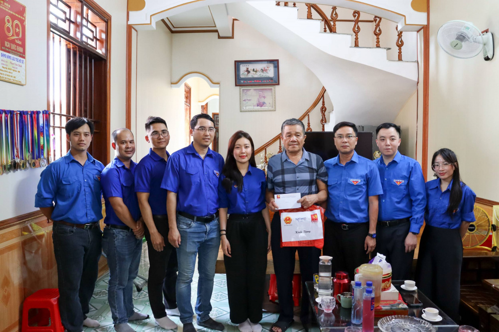 Chương trình tặng quà các gia đình có công với Cách mạng nhân dịp 79 năm Ngày Thương binh - Liệt sĩ