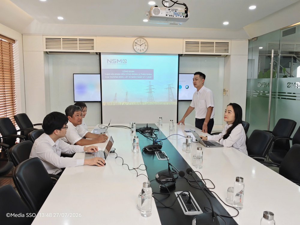 Đoàn Thanh niên Trung tâm Điều độ Hệ thống điện miền Nam (SSO) phối hợp với Công đoàn Trung tâm tổ chức thăm hỏi đoàn viên công đoàn là thân nhân thương binh, liệt sĩ