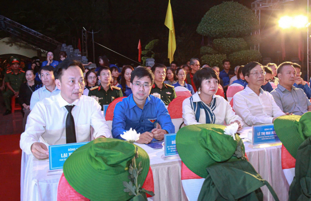 Tuổi trẻ Chính phủ phối hợp triển khai chuỗi hoạt động tri ân các anh hùng liệt sĩ và chăm lo an sinh xã hội tại Quảng Ngãi