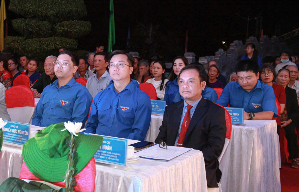 Tuổi trẻ Chính phủ phối hợp triển khai chuỗi hoạt động tri ân các anh hùng liệt sĩ và chăm lo an sinh xã hội tại Quảng Ngãi