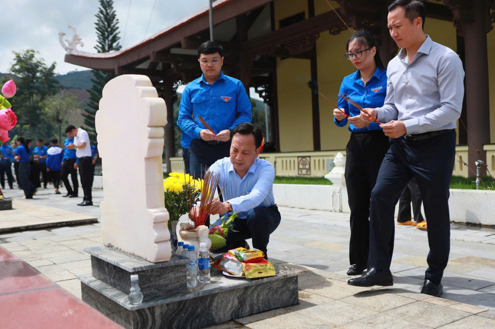 Tuổi trẻ Chính phủ phối hợp triển khai chuỗi hoạt động tri ân các anh hùng liệt sĩ và chăm lo an sinh xã hội tại Quảng Ngãi