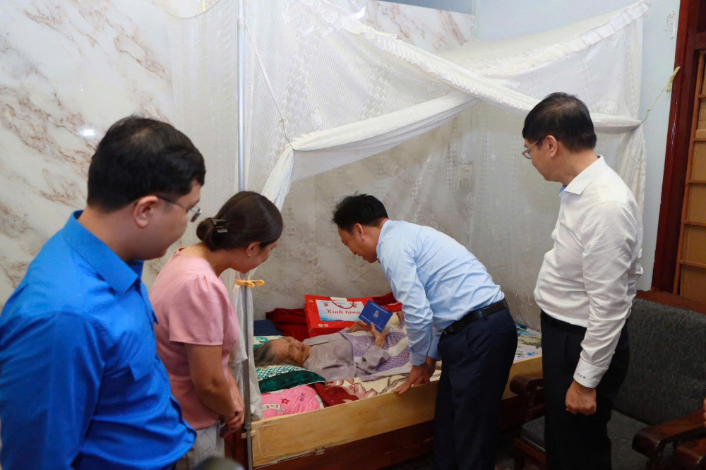 Tuổi trẻ Chính phủ phối hợp triển khai chuỗi hoạt động tri ân các anh hùng liệt sĩ và chăm lo an sinh xã hội tại Quảng Ngãi