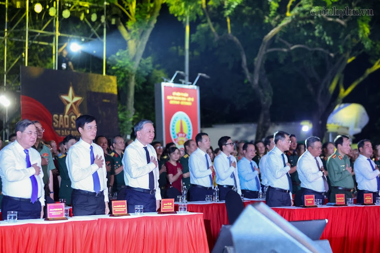 Description: Tổng Bí thư, Chủ tịch nước Tô Lâm dự Cầu truyền hình ‘Sao sáng dẫn đường’- Ảnh 1.