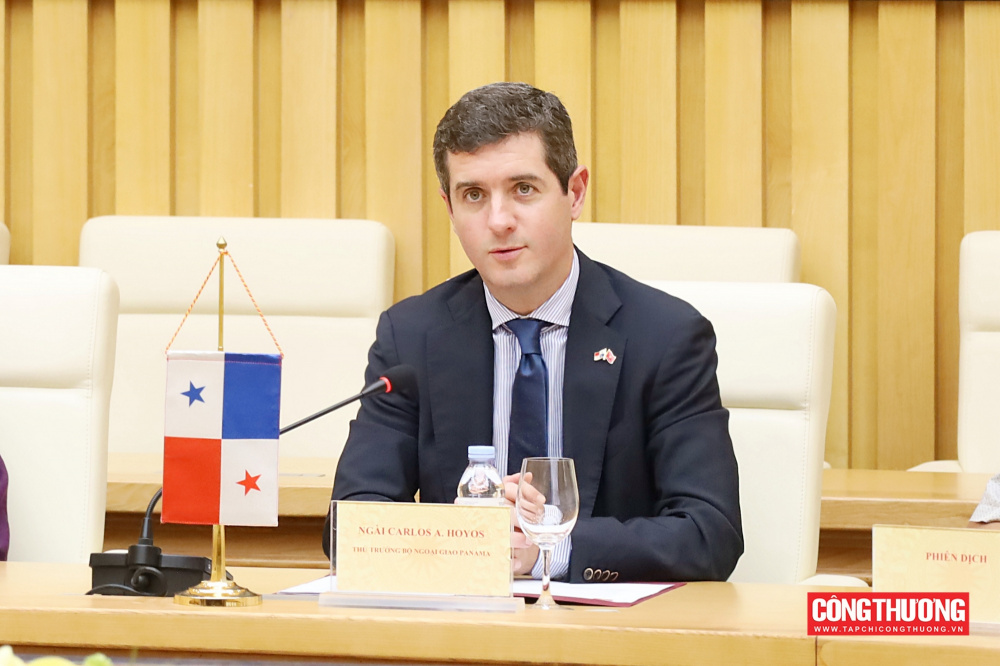 Thứ trưởng Ngoại giao Panama Carlos A. Hoyos